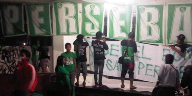 Konflik Persebaya Tak Akan Berlarut-Larut Jika Libatkan Bonek Konflik Persebaya Tak Akan Berlarut-Larut Jika Libatkan Bonek