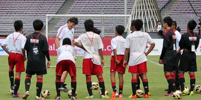 Sebelum Laga Amal, Milan Glorie Sempatkan Coaching Clinic