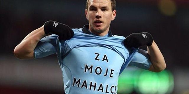 Dzeko Lelang Kaos Untuk Panti Asuhan