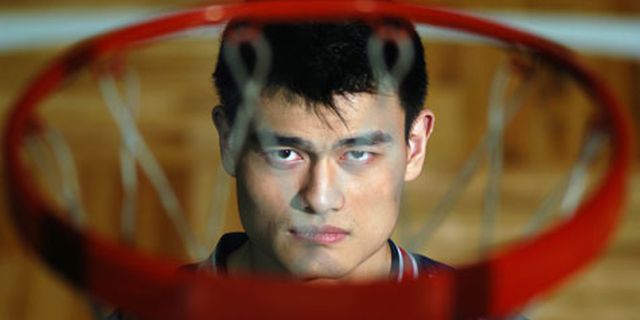 10 Pebasket Terpopuler Ini Masih Kalah Tinggi dari Yao Ming
