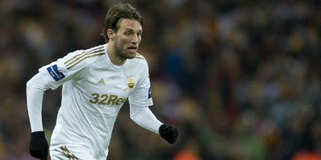 Michu dan Trofi Pertamanya Michu dan Trofi Pertamanya