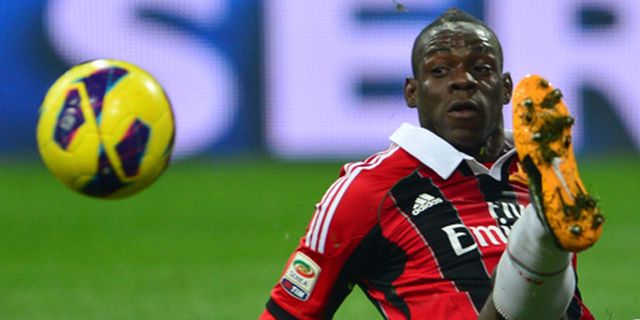 Balotelli Jadi Sasaran Cemoohan di Derby Balotelli Jadi Sasaran Cemoohan di Derby