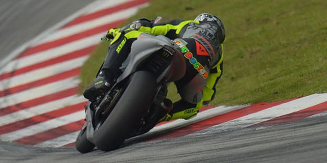 Gaya Rambut Nyentrik Valentino Rossi dari Masa ke Masa Gaya Rambut Nyentrik Valentino Rossi dari Masa ke Masa