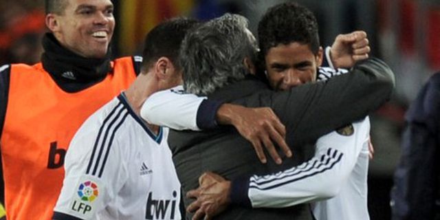 Varane: Madrid Sukses Kurung Barcelona