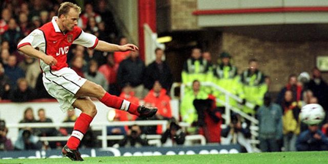 Arsenal Abadikan Kehebatan Bergkamp