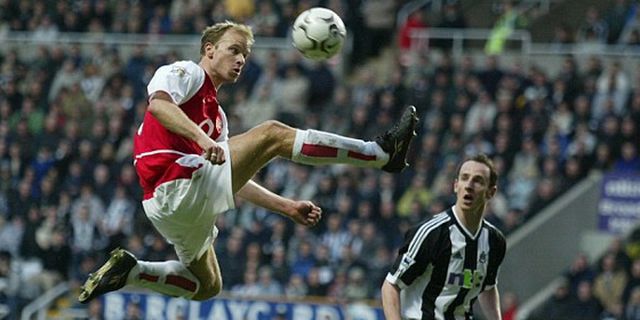 Lima Gol Terbaik Dennis Bergkamp