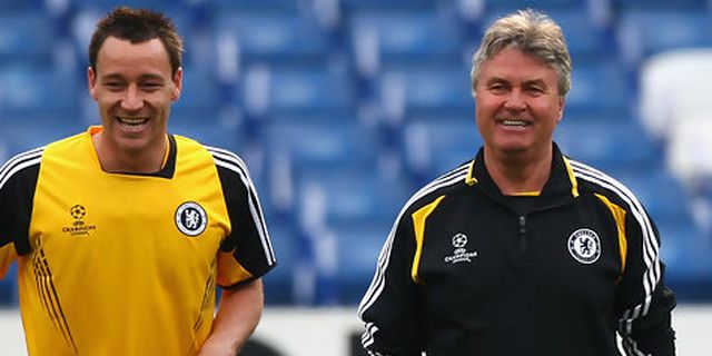 Guus Hiddink Siap Kembali Tangani Chelsea