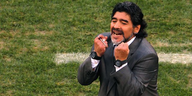 Maradona Ingin Melatih Messi di Barcelona