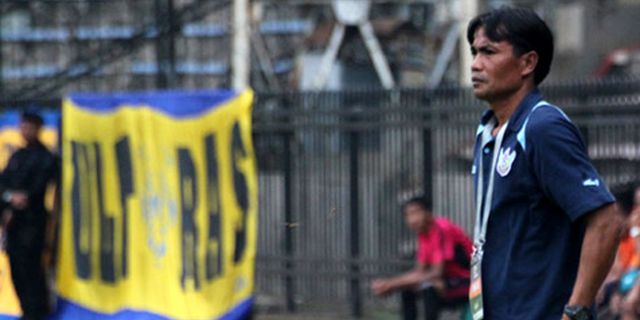 Persegres Hadapi Arema Tanpa Pelatih Kepala