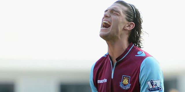 West Ham Tak Berniat Permanenkan Carroll