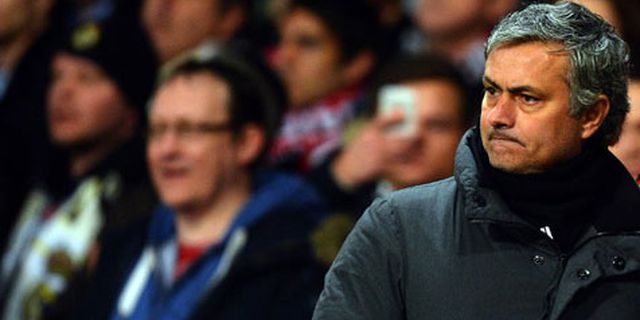 Mourinho: Saya Lebih Terbiasa Bermain 10 Orang Mourinho: Saya Lebih Terbiasa Bermain 10 Orang