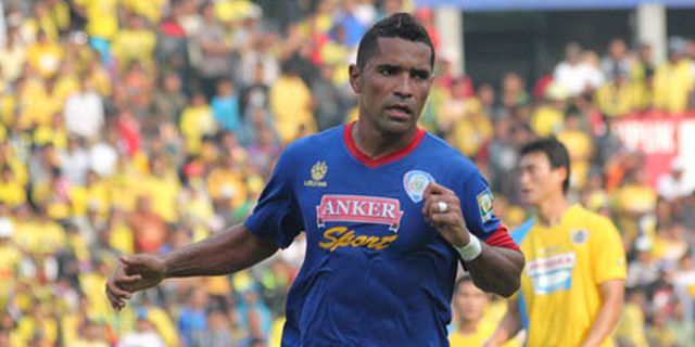 HT Review ISL: Persegres dan Arema Masih Sama Kuat