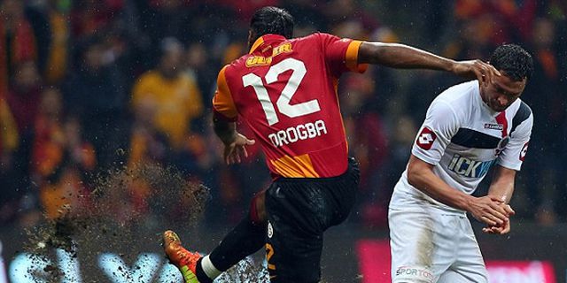 Video: Gagal Penalti Drogba Salahkan Titik Putih