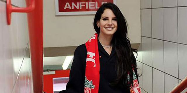 Terpukau Anfield, Lana Del Rey Putuskan Jadi Liverpudlian