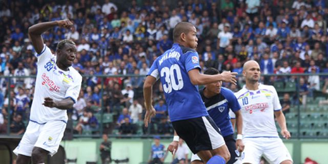 HT Review ISL: Persib Jebol Gawang PBR Dua Kali