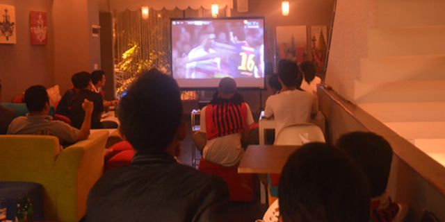 Riuhnya Nobar Barca vs Milan Oleh 4 For Indonesia & Bola.net