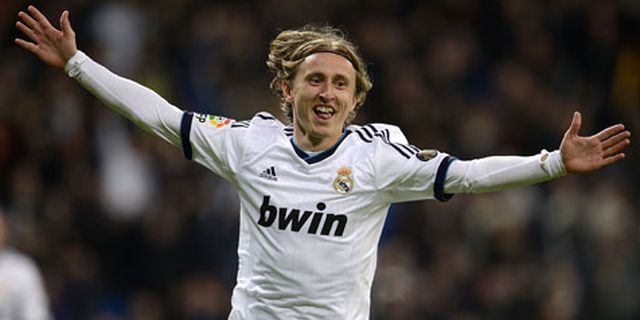 Apik Lawan United, Modric 'Terlahir Kembali'