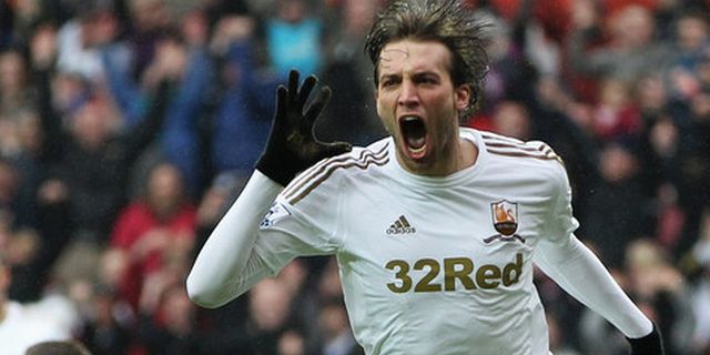 Sir Alex Kepincut Sepak Terjang Michu dan Swansea Sir Alex Kepincut Sepak Terjang Michu dan Swansea