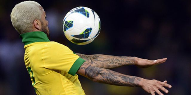 Alves: Bicarakan Neymar Bikin Repot dan Bosan