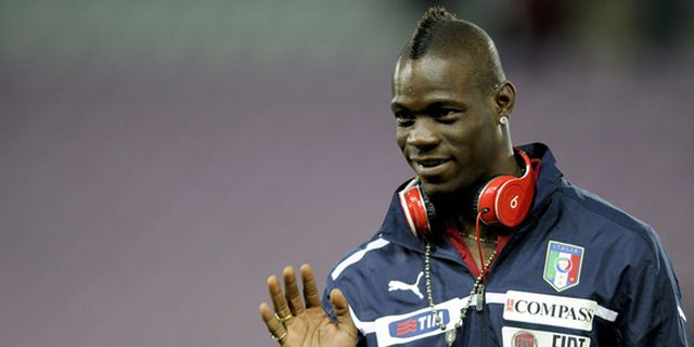 Balotelli Gegerkan Sesi Konferensi Pers Italia-Brasil