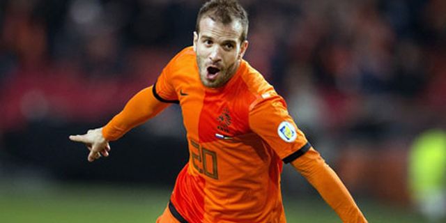 Van der Vaart Ingin Tempat Utama Van der Vaart Ingin Tempat Utama