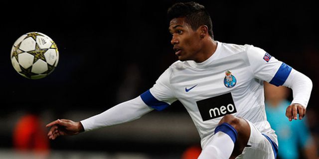 MU Bidik Alex Sandro Guna Gantikan Evra MU Bidik Alex Sandro Guna Gantikan Evra