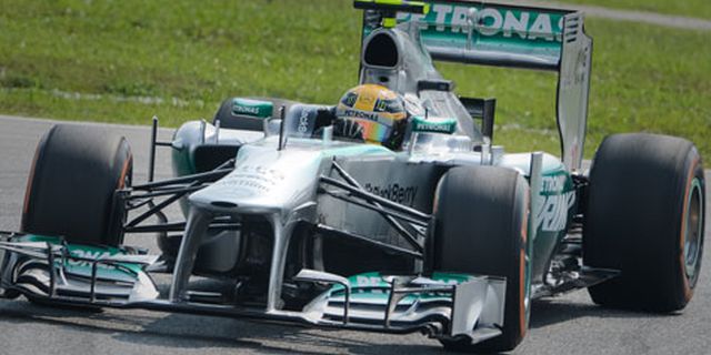 Hamilton: Saya Tidak Ngotot Minta Pindah ke Red Bull