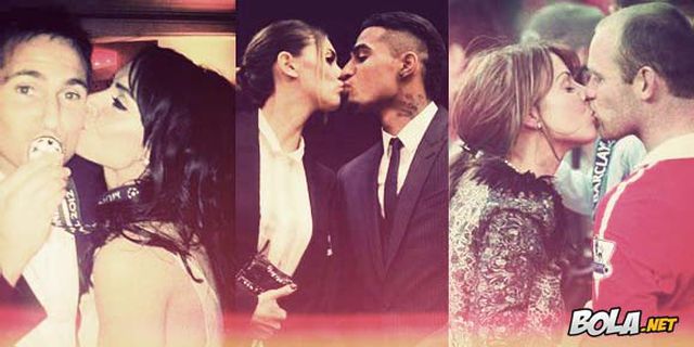 10 Adegan Ciuman Mesra Pesepakbola dan Kekasihnya 10 Adegan Ciuman Mesra Pesepakbola dan Kekasihnya