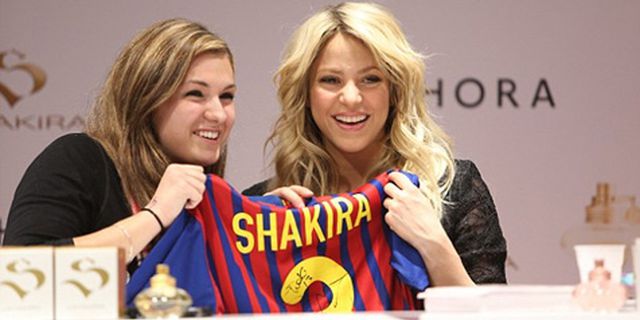 Shakira 'Invasi' Paris Jelang PSG-Barca