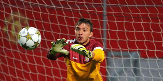 Muslera Kembali Masuk Radar Arsenal