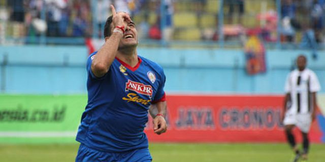 Review ISL: Gonzales Beri Arema Tiga Poin di Kuningan