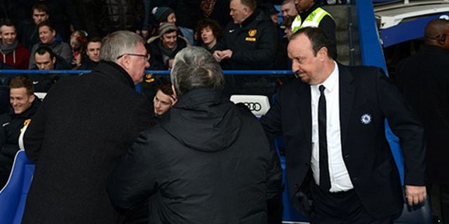 Fergie-Benitez (Akhirnya) Berjabat Tangan Fergie-Benitez (Akhirnya) Berjabat Tangan