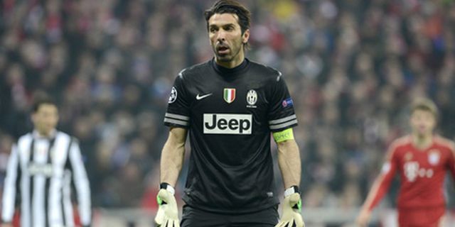 Juventus dan Italia Bela Buffon