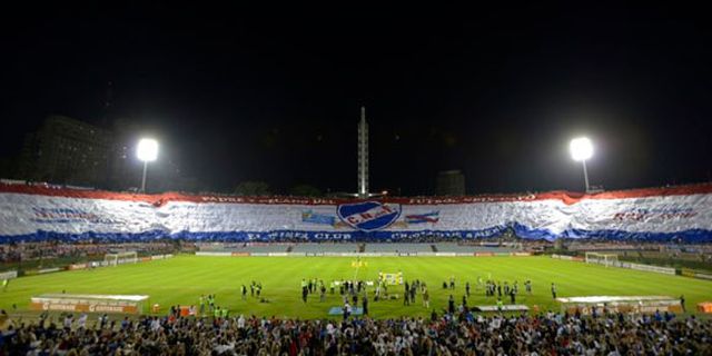 Suporter Nacional Pecahkan Rekor Bendera Terbesar Suporter Nacional Pecahkan Rekor Bendera Terbesar