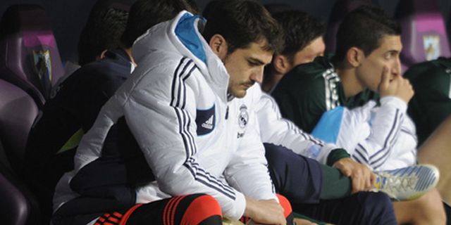 Casillas Favoritkan Trofi Liga Champions 2000