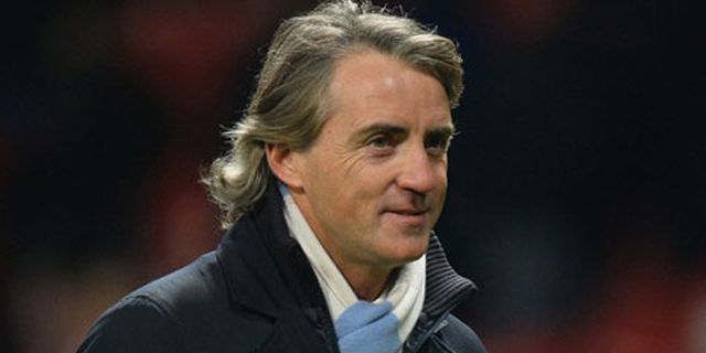 Senyum Mancini di Old Trafford