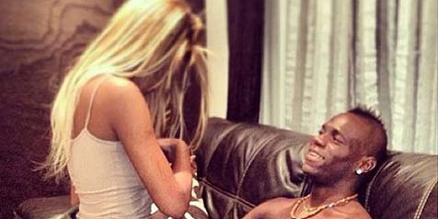 Balotelli dan Kekasih Tampil Mesra di Vanity Fair