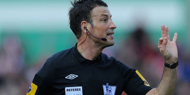 Video: Saat Wasit Clattenburg Lupa Membawa Kartu