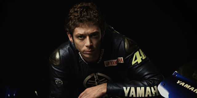 Delapan Wanita Cantik yang Jatuh ke Pelukan Valentino Rossi