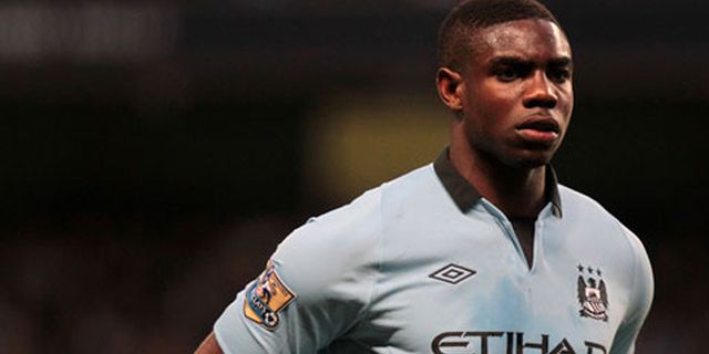 Kembali Merumput, Micah Richards 'Dibantai' Mancini