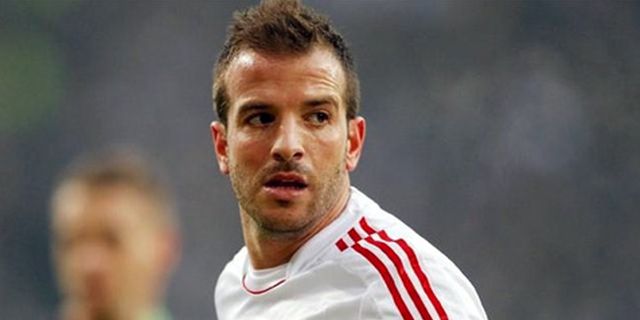 Van der Vaart Jagokan Barca Daripada Bayern