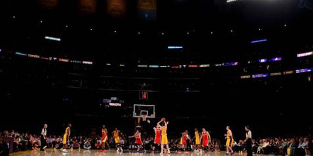 Utah Jazz Kalah, LA Lakers Melaju ke Playoff Utah Jazz Kalah, LA Lakers Melaju ke Playoff