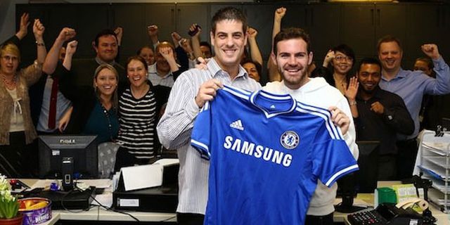 Mata Antar Jersey Chelsea Kepada Seorang Penggemar Mata Antar Jersey Chelsea Kepada Seorang Penggemar