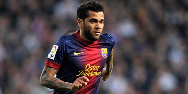 Dani Alves Angkat Topi Untuk Bayern