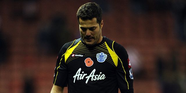 Pakai Kostum Chelsea, Julio Cesar Dipaksa Tenangkan Fans QPR