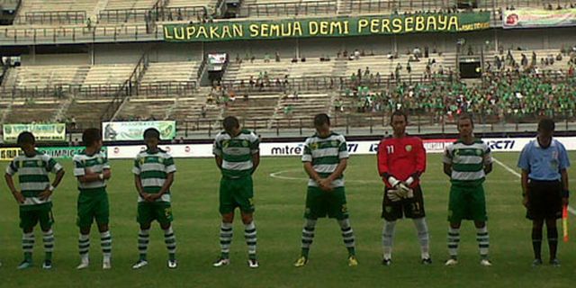 Persebaya Beri Penghormatan Pada Lucky Acub Zaenal