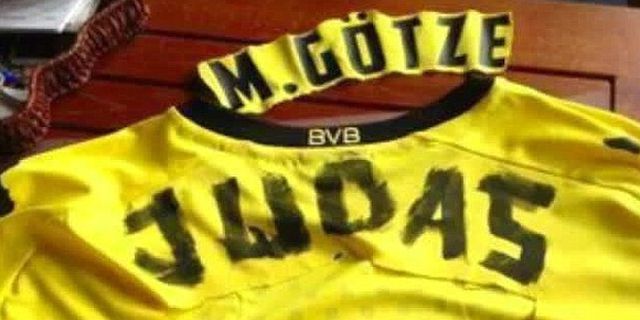 Video: Fans Dortmund Yang Marah Bakar Jersey Gotze