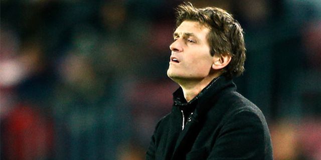 Vilanova Tak Berani Pastikan Nasib Abidal dan Valdes