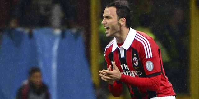 Balotelli Angkat Topi Bagi Pazzini