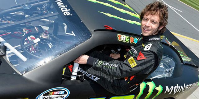 Video: Aksi Valentino Rossi dengan Mobil NASCAR